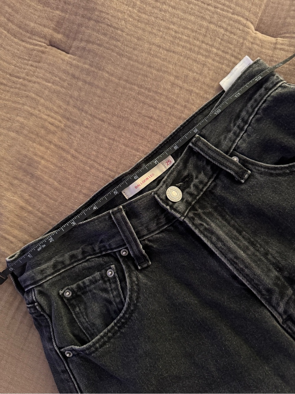 Levi's Black High-Rise Cropped Ankle Jeans - Picture 8 of 9